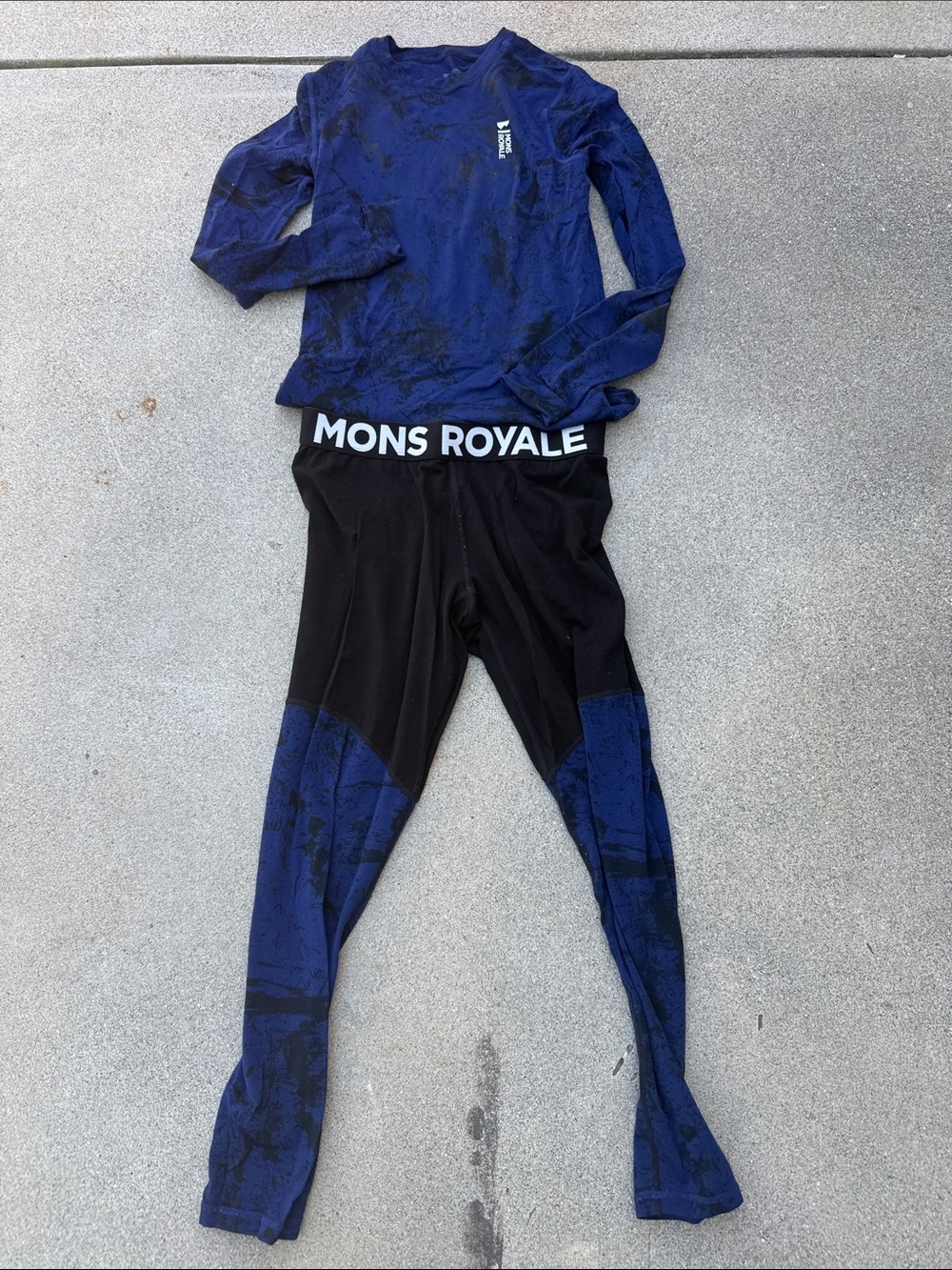 Mons Royale layer thermals (top & bottoms) - used. Men’s size small.